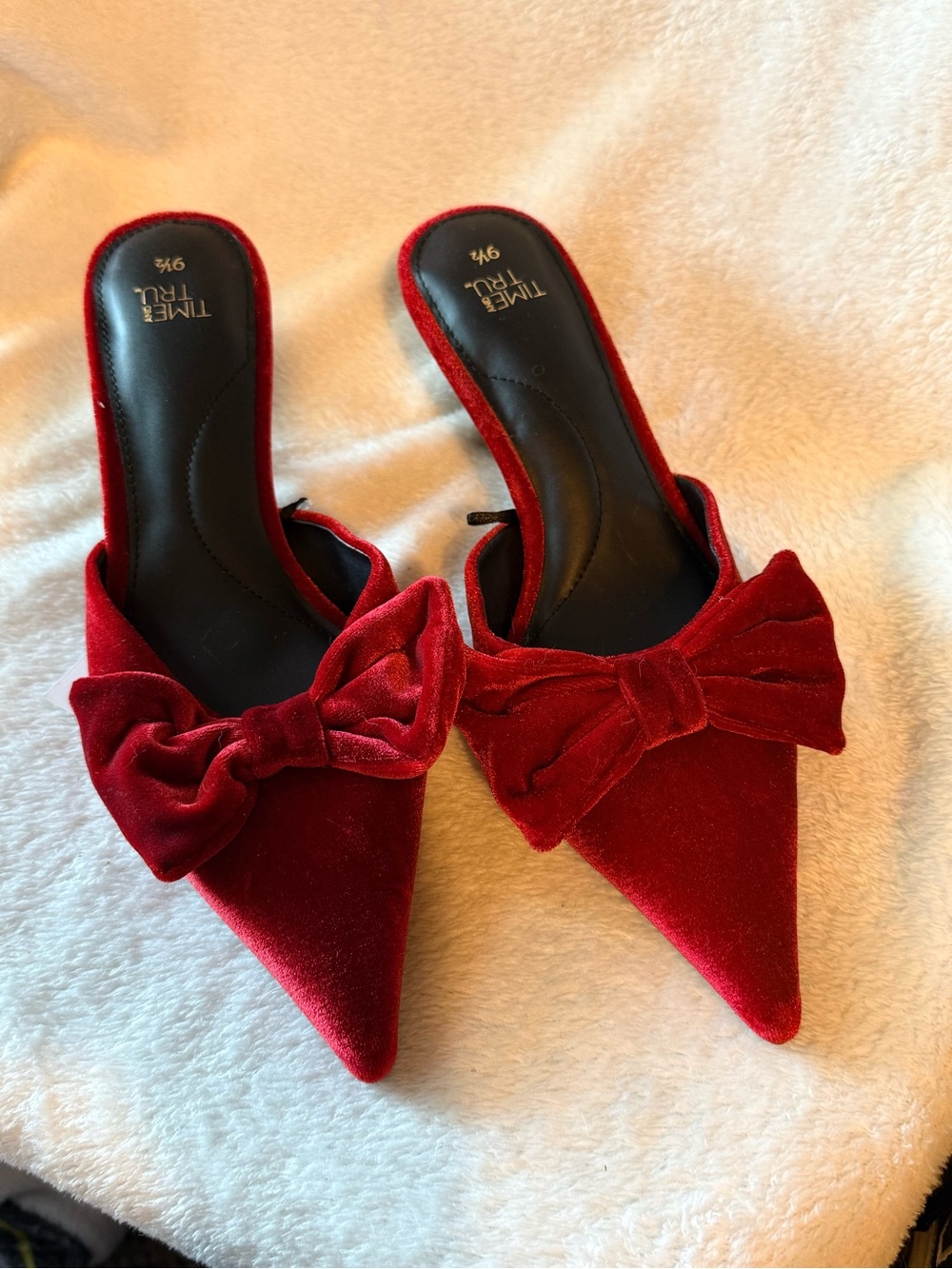 Time and‎ Tru Red Velvet Pointed Bow Women's 9.5 Shoes New